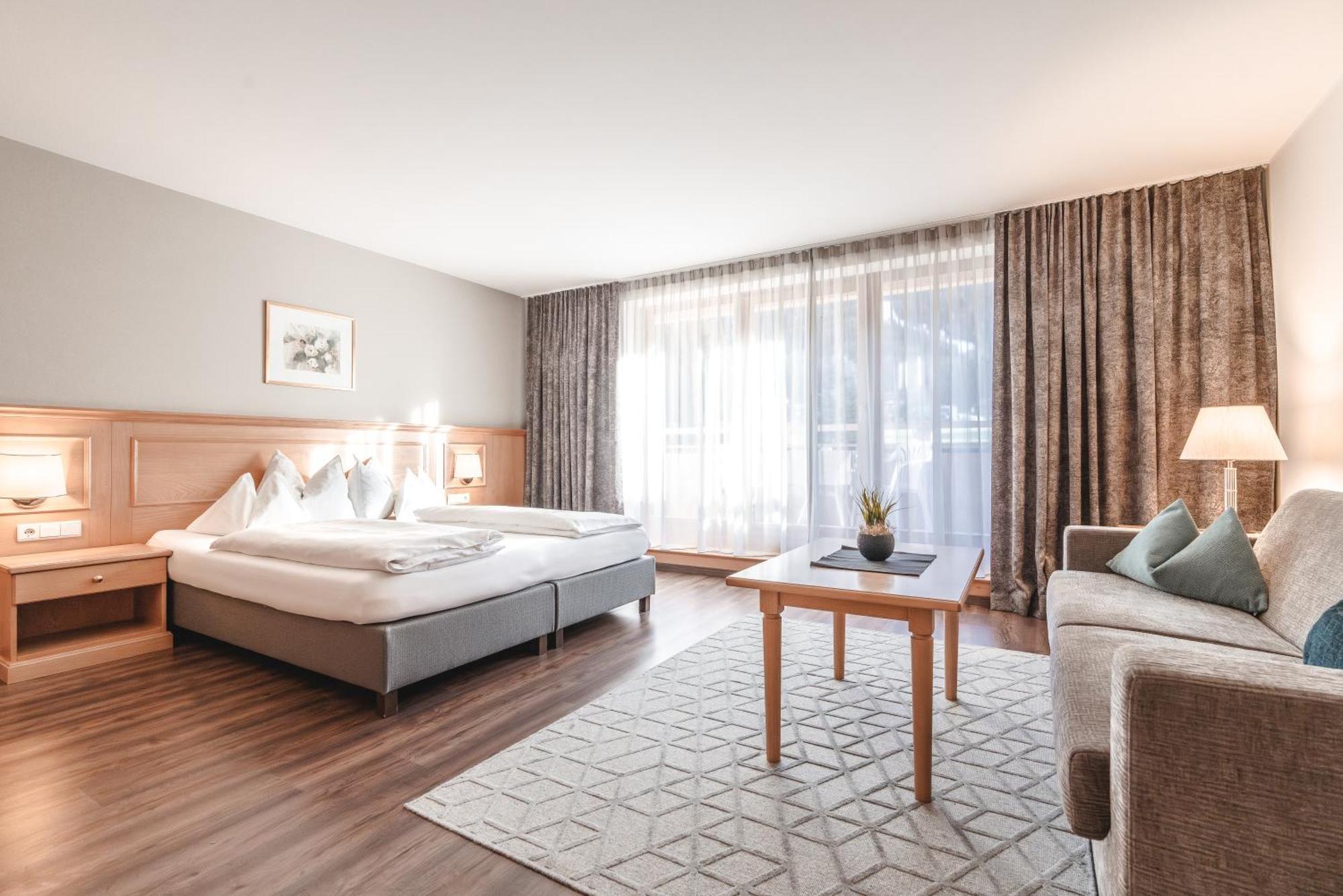 Hotel Reischach Брунико Экстерьер фото