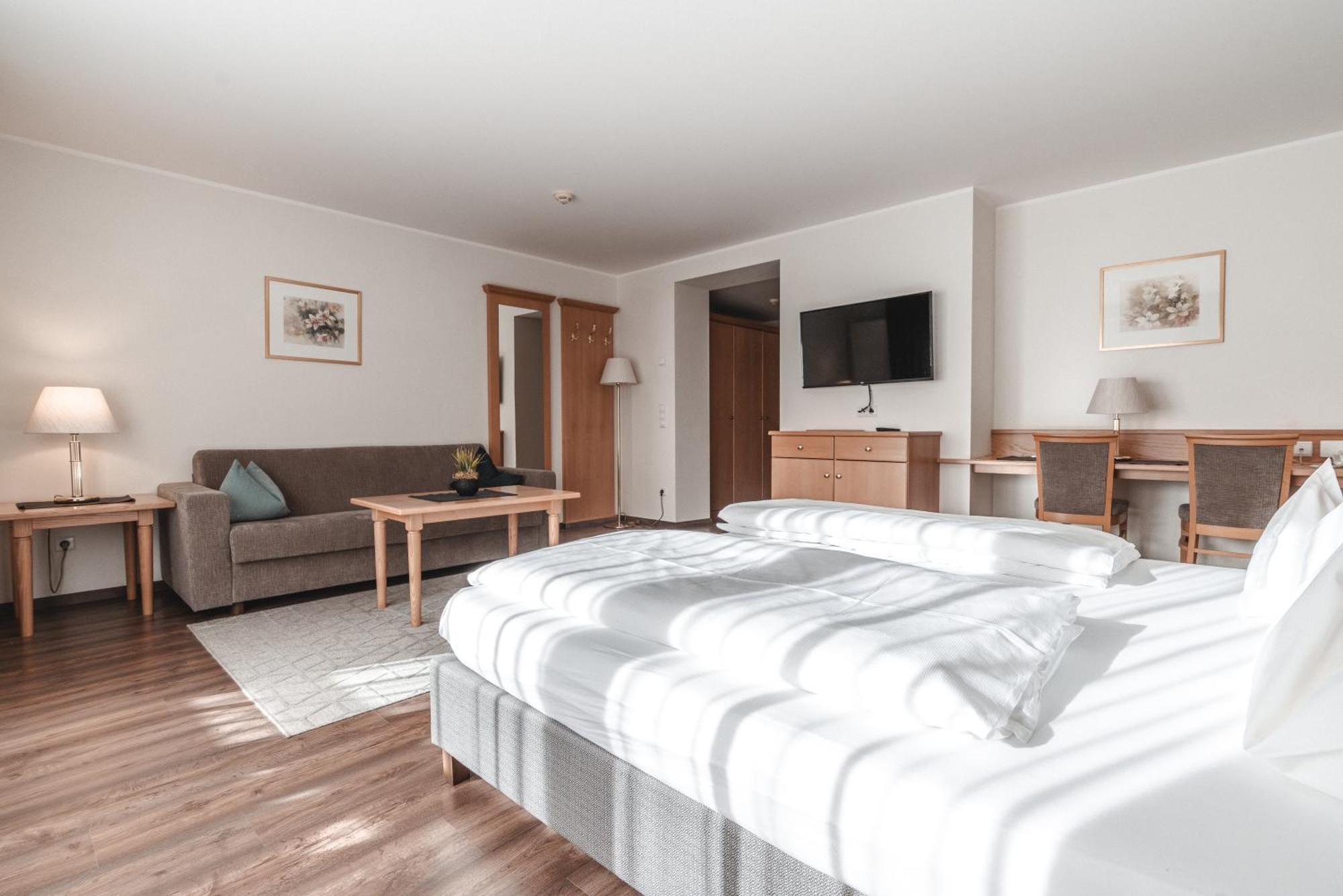 Hotel Reischach Брунико Экстерьер фото