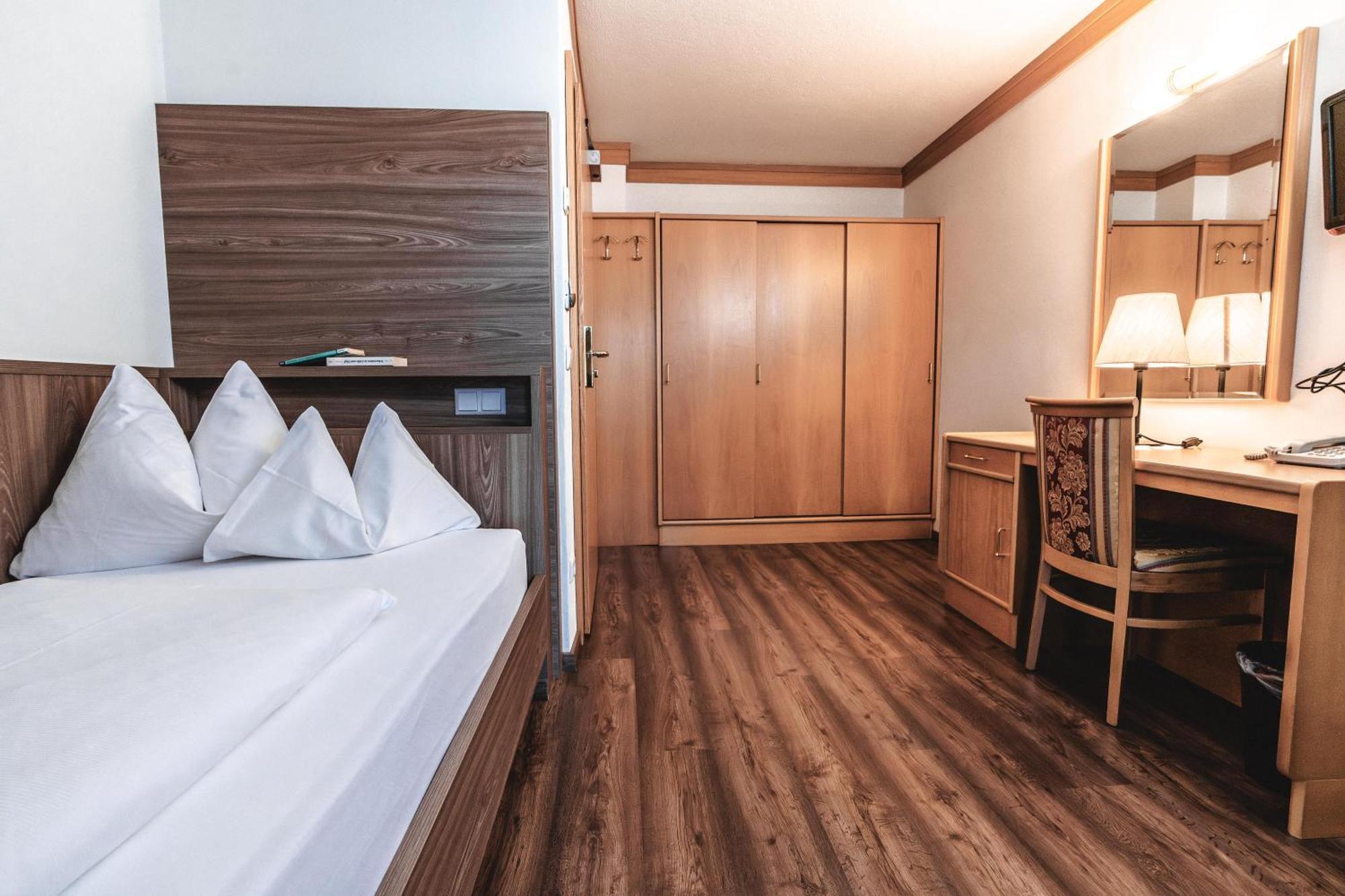 Hotel Reischach Брунико Экстерьер фото