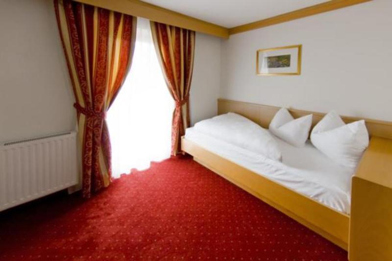 Hotel Reischach Брунико Экстерьер фото